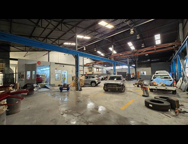950M² WAREHOUSE TO LET IN EASTLEIGH